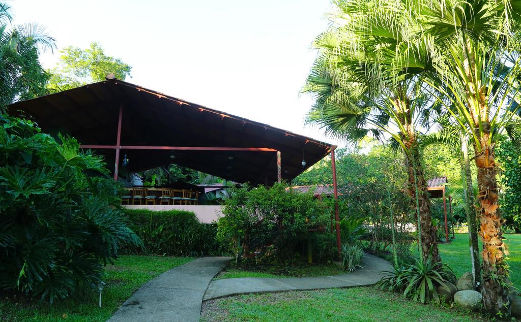 Blue Banyan Inn Quepos Exterior photo