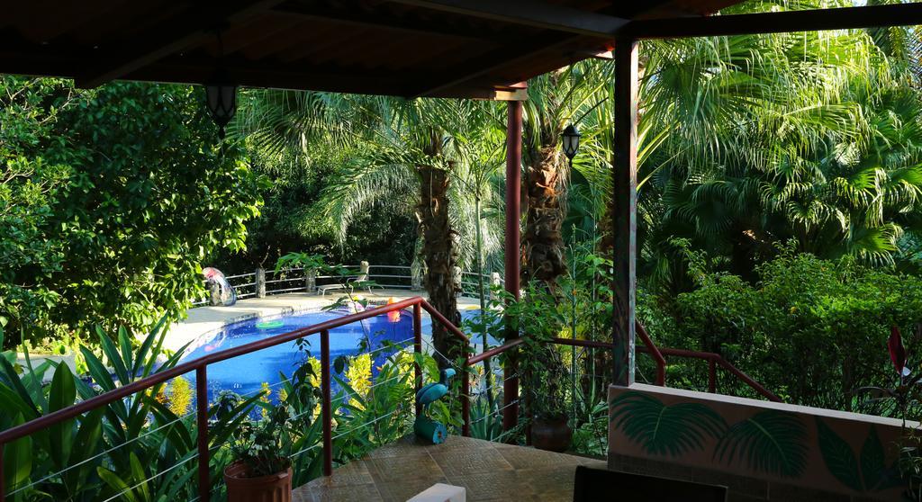 Blue Banyan Inn Quepos Exterior photo