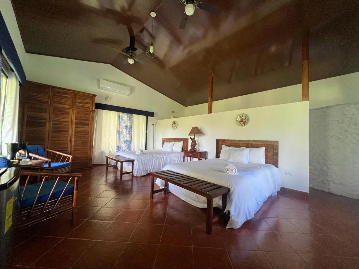 Blue Banyan Inn Quepos Exterior photo