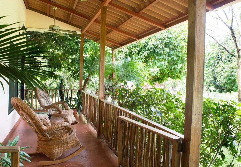 Blue Banyan Inn Quepos Exterior photo